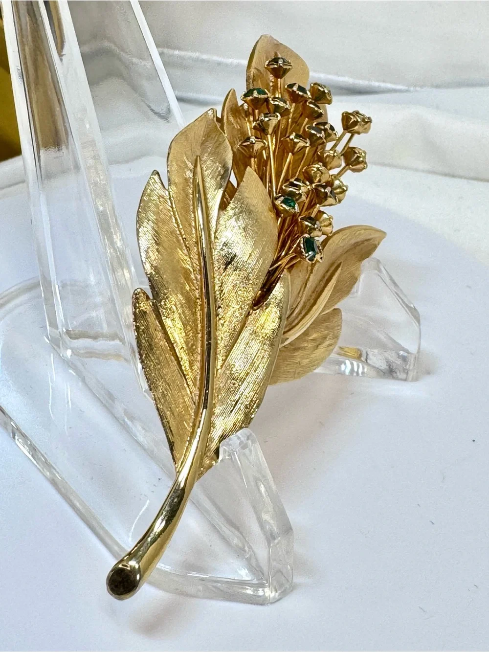 Beautiful Holiday Gold Leaf Brooch with Emerald Green Stones - Vintage